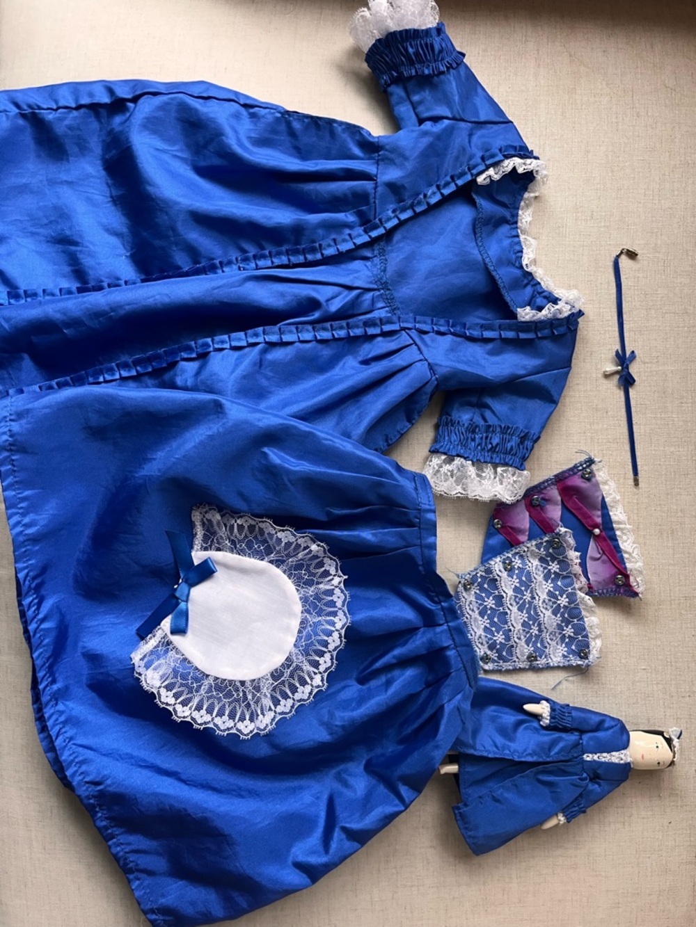 American Girl/ Pleasant Co Felicity Blue Christmas Gown With Accessories